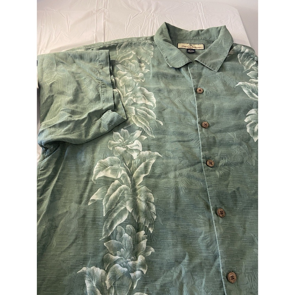 Tommy Bahama 100% Silk Green Tropical Button- Down Shirt-Size L-Very Nice